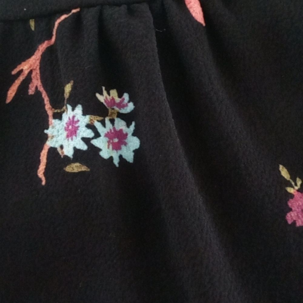 Pretty floral wrap blouse - Picture 6 of 8